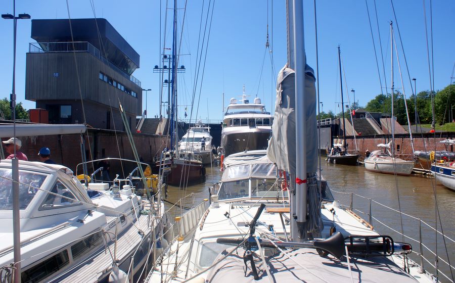 <i>Solstice</i> in the western locks of the Kiel Canal