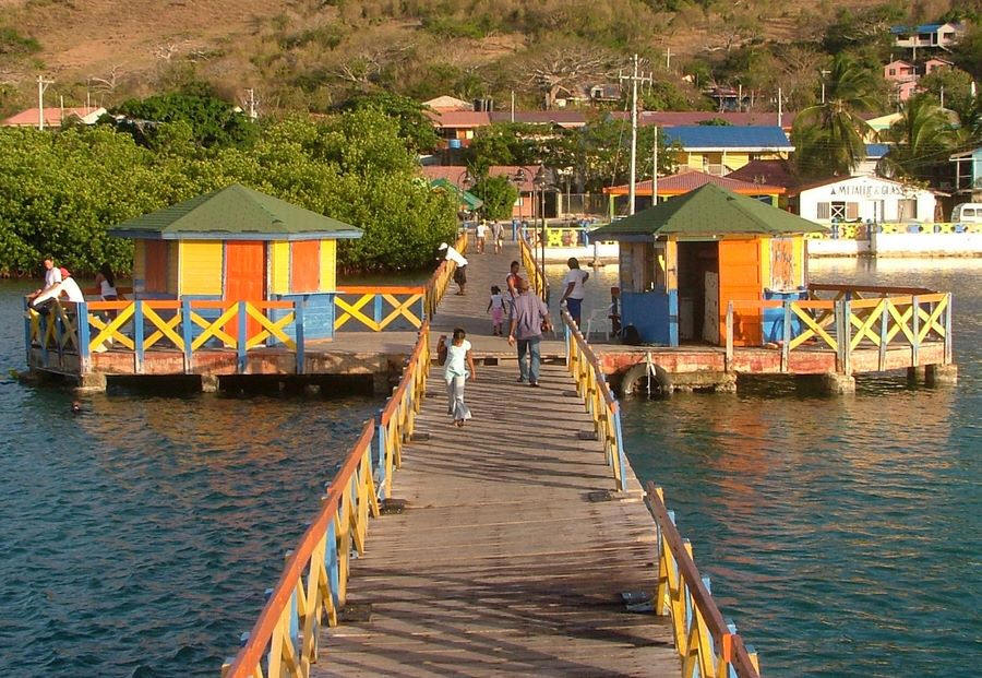 Bridge between Providencia and Santa Catalina