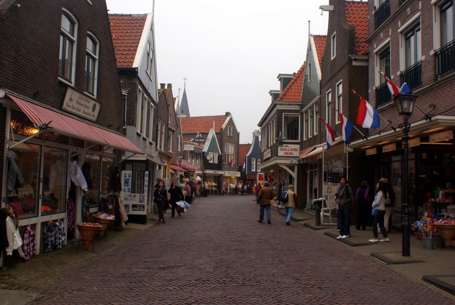 Tourist shops in Volendam